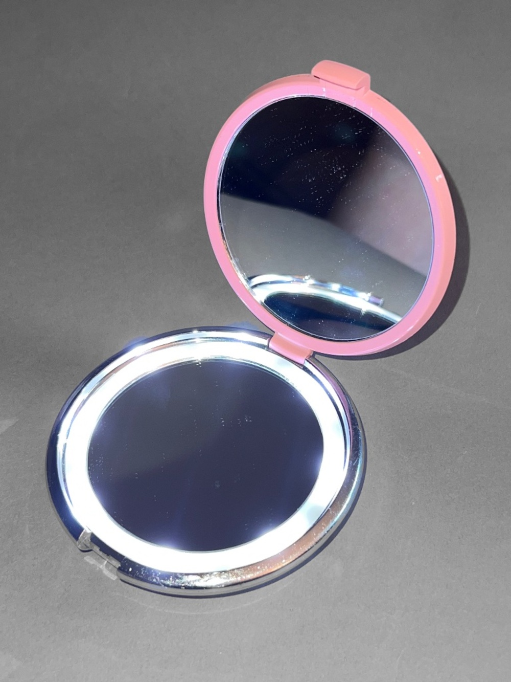 Pink Retro Light Up Compact Mirror